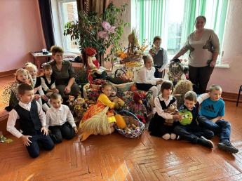 Осень нас к себе сегодня в гости пригласила