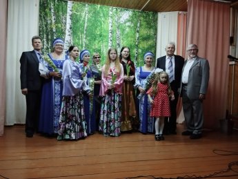 Весна, цветы и комплименты