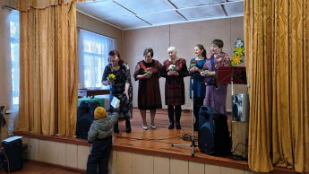 Дарите женщинам цветы 